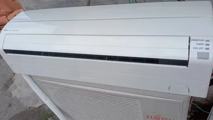 Split fujitsu inverter - 9000 btu (quente/frio) - pouco usado