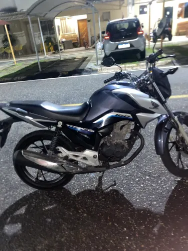 Motos