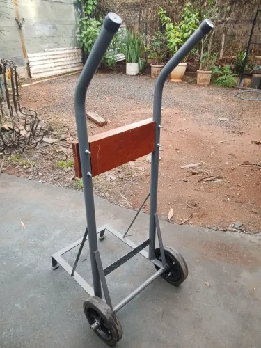 Vendo carrinho pra motor de barco universal serv em vários modelos
