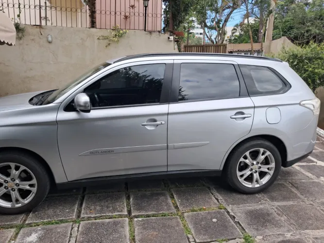 Mitsubishi Outlander 2.0 16V 160cv Aut. 2014