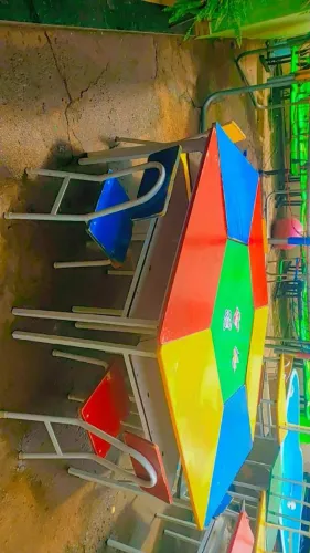 Vendo mesa carrossel infantil 7em1 usada e bem conservada para escolas cresces ou espaço