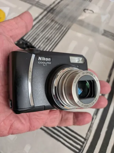Camera Nikon Coolpix L1