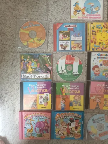 Cds e DVDs infantis diversos títulos 3 por 12,00