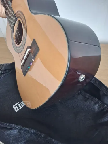 Vendo Cavaquinho elétrico,  novo com capa 