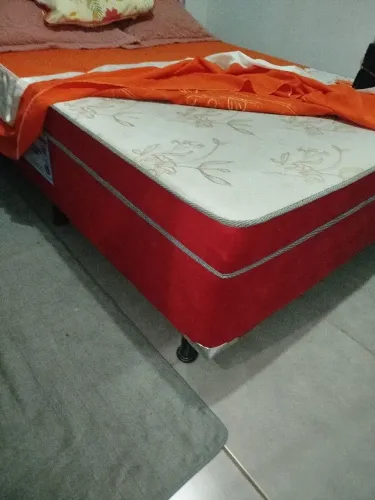 Cama de casal semi nova