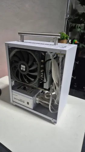 PC Gamer Mini-ITX Ryzen 7 5700X + RX 9060 XT 16GB + 16GB RAM | 1TB NVMe