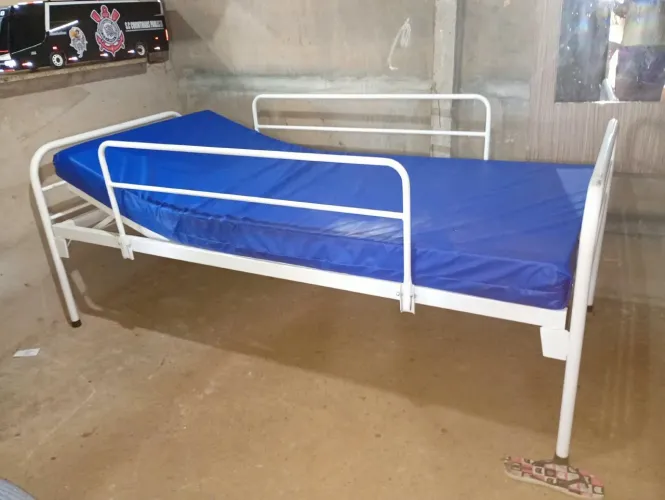 Cama hospitalar com o colchão novo usado 15 dias só