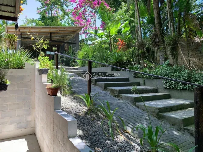 Sítio c/3 quartos com suíte, Nascente Propria - Santo Amaro da Imperatriz