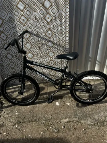 Vendo 2 bikes aro 20 em excelente estado, a branca nunca foi usada
