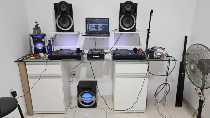 Setup para DJ Áudio-Technica e mix Numark