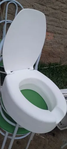 Assento elevado para vaso sanitário