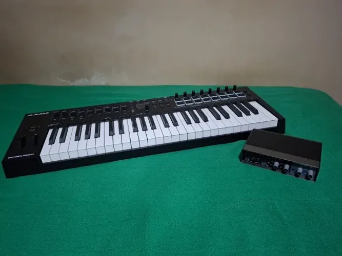 Kit Teclado Controlador + Interface de Áudio