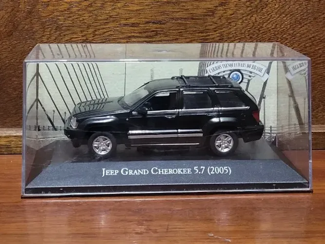 Jeep Grand Cherokee 5.7 2005 Coleção Carros Inesquecíveis Brasil - Carrinho Miniatura 1/43