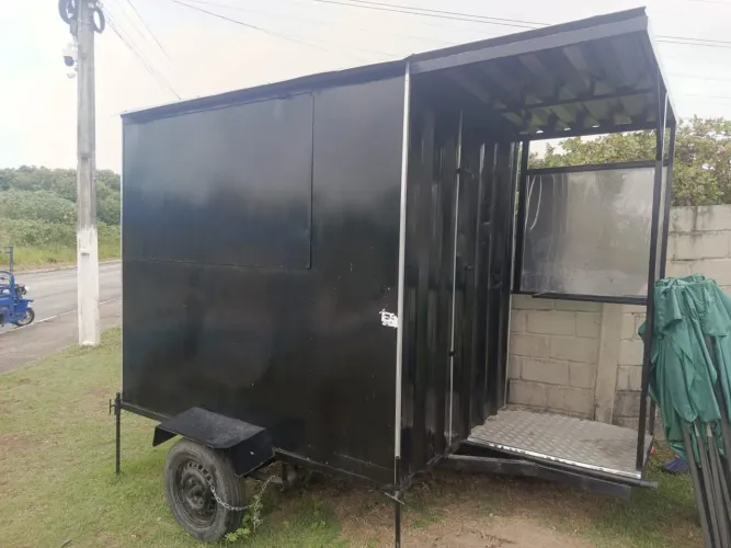 Trailer/Food truck + 2 TENDAS DOBRÁVEIS + CHURRASQUEIRA + MESA DOBRÁVEL + CADEIRAS E MESAS