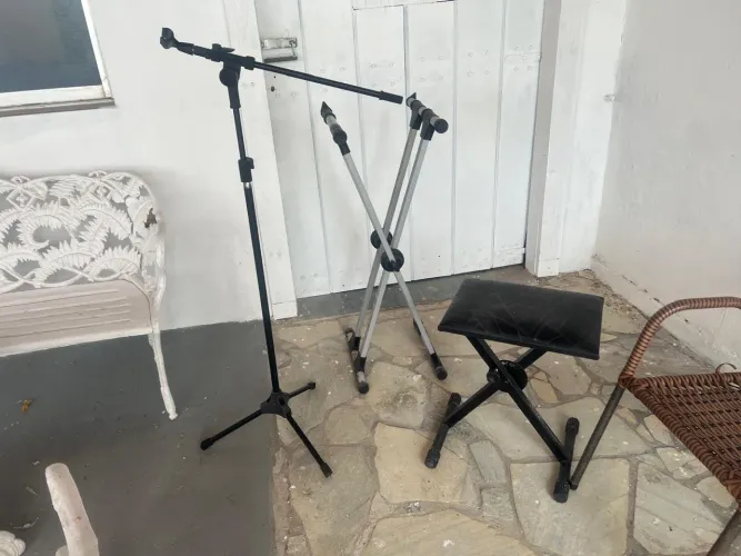 Suporte do microfone, mesa do teclado, banco
