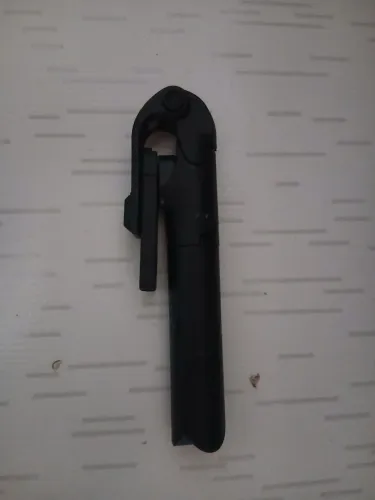 Vendo tripé preto foi usado só 3 vezes e está em bom estado de uso.