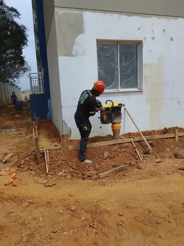 Construções e reformas do alicerce ao telhado 