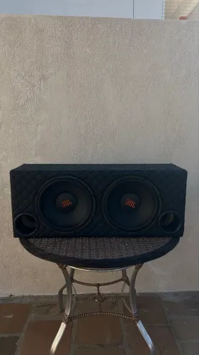 Caixa de som automotiva JBL