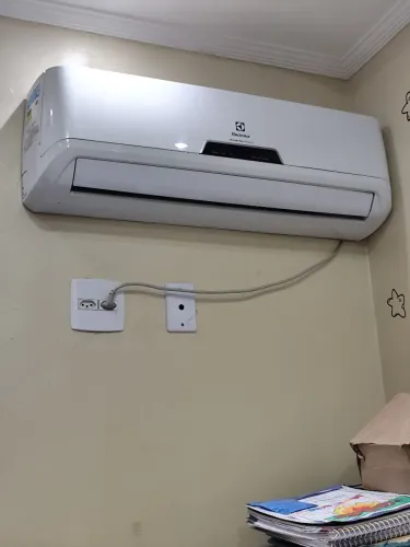 Ar condicionado Splinter inverter da Electrolux com a placa queimada