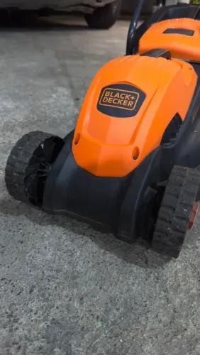 Máquina de Cortar Grama Black+Decker 1200W - 32 cm - Usada em Bom Estado