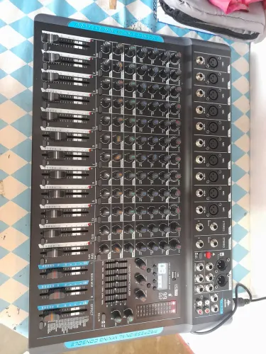 Mesa de som nova na caixa