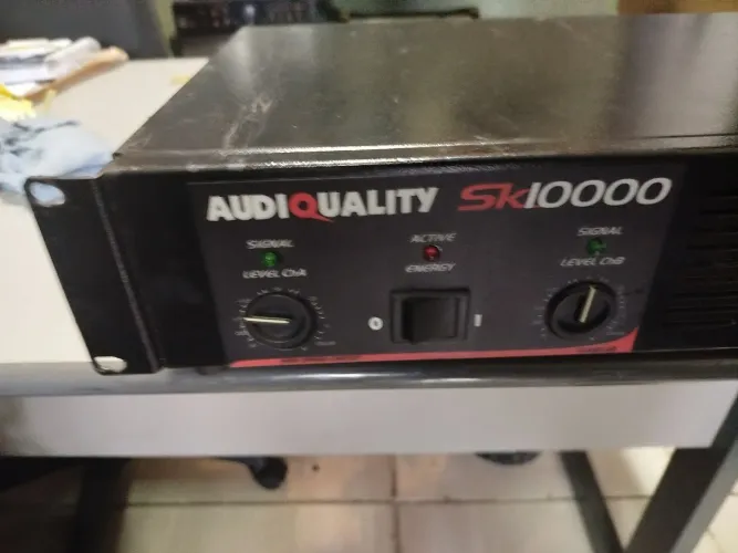 (POTÊNCIA PROFISSIONAL SEMI-NOVA ÁUDIO-QUALITY SK-10.000 TURBO-VENTILADA)