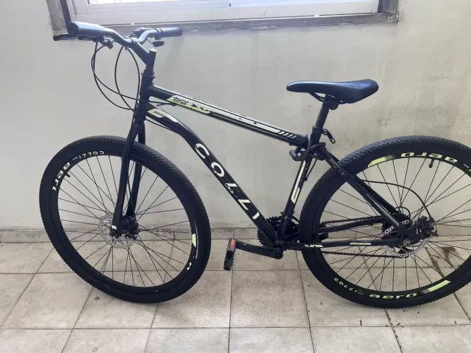 Bicicleta, Aro 29, freio a disco, cor preta.