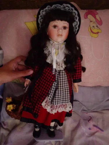 Boneca haunted de porcelana
