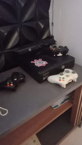 Xbox 360 original, Kinect, 3 controles com 15 jogos tenho Vídeo dele funcionando e jogando