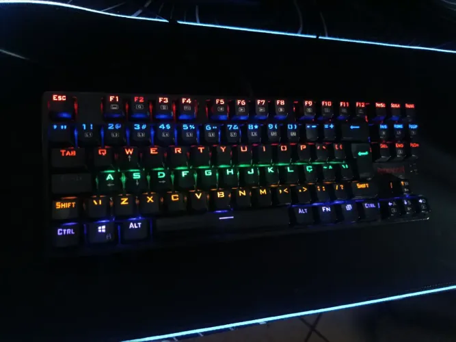 Teclado Mecânico Gamer Redragon Daksa (Switch Blue / Na Caixa)