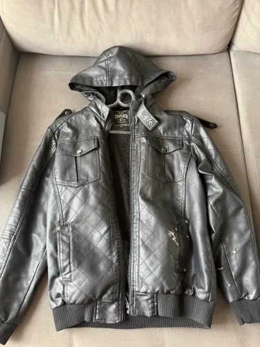 Jaqueta de Couro Sintético Preta Masculina com Capuz Removível - Tam. P