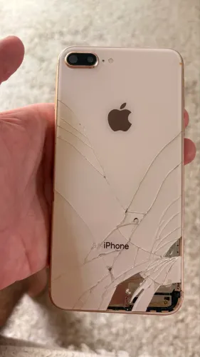 iPhone 8 pus (traseira e tela quebradas)