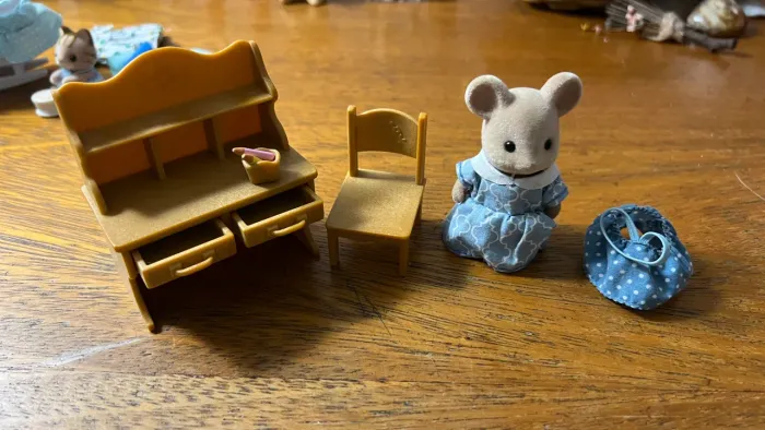 Ratinha vintage com escrivaninha sylvanian families