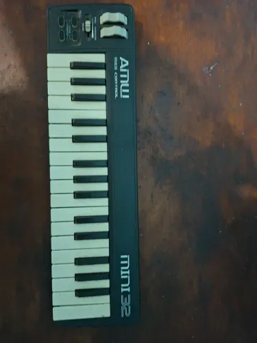 Controlador MIDI AMW