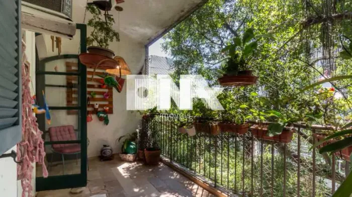 Apartamento : Padrão / Residencial / Humaitá