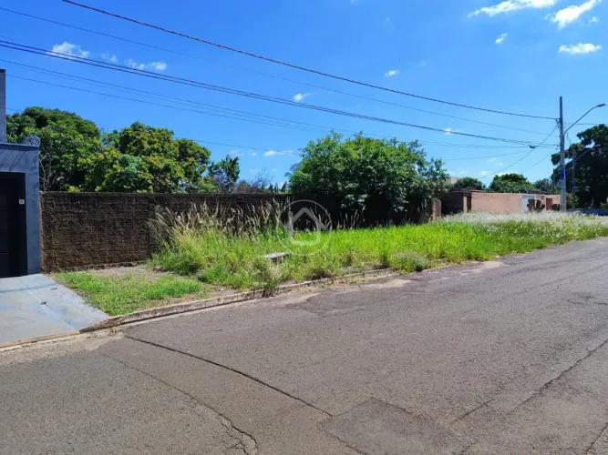 TERRENO PRÓXIMO DA AVENIDA JÚLIO DE CASTILHO