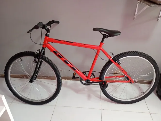 Vende-se está bicicleta aro 26 nova zero nunca foi usada