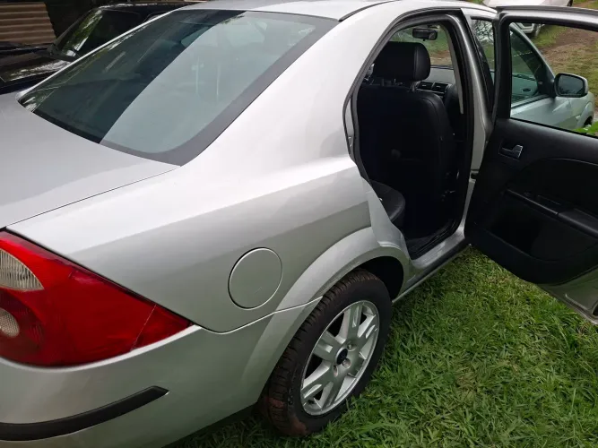 Ford Mondeo Ghia 2.0 16V 143cv 4P AUT 2004