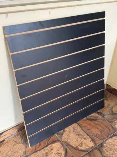 Painel Canaletado preto 85cm altura x 78cm largura