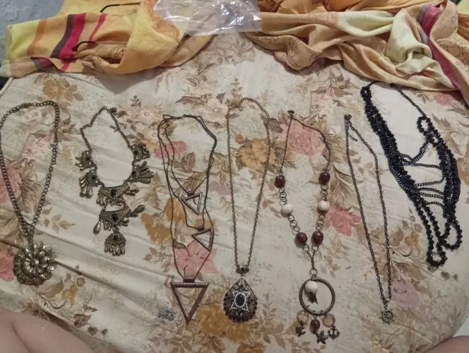 Lote de Bijuterias Variadas - 50+ Peças (Colares, Pulseiras, Brincos e Anéis)