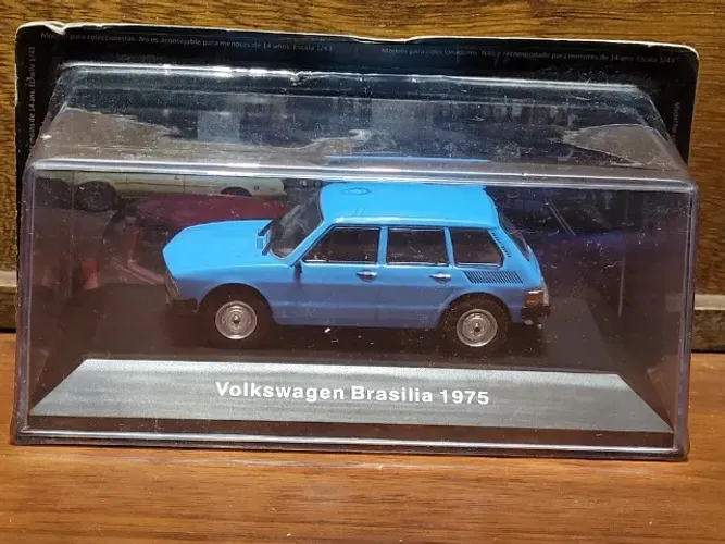 Volkswagen Brasilia 1975 Azul 4 Portas - Coleção VW Collection - Carrinho Miniatura 1/43