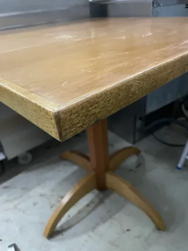 Mesa toda em madeira 80 X 80