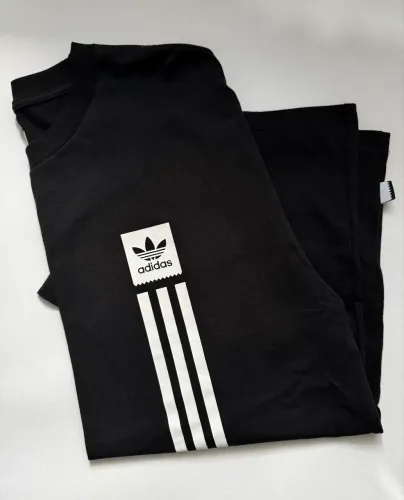 Camiseta adidas