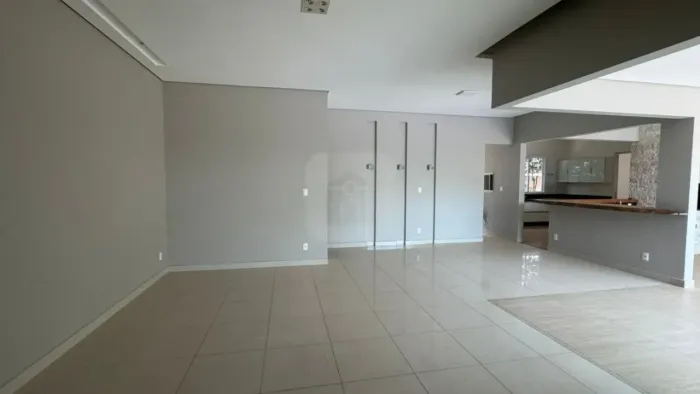 Casa em condomínio para locação no bairro Nova Uberlândia