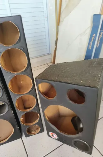 Caixa para som automotivo.