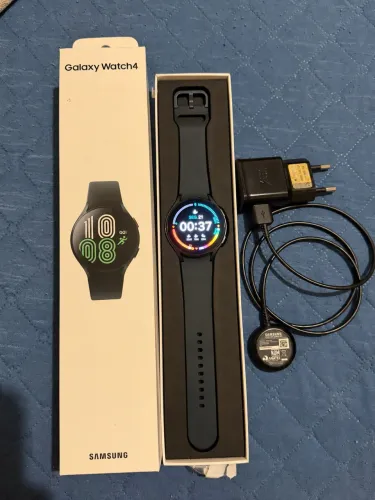Samsung Galaxy Watch4 - Completo com caixa e carregador