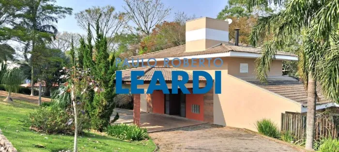 CASA EM CONDOMÍNIO - CLUBE DE CAMPO VALINHOS - SP