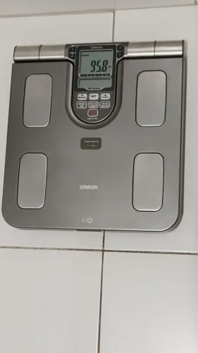 Balança de Bioimpedância Omron HBF-514C