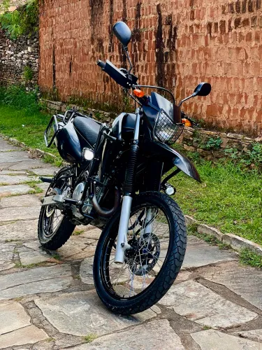 Lander repleta de acessórios, bem cuidada