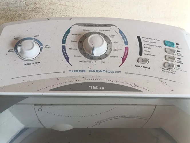 Máquina de lavar Eletrolux 12kg. Está com defeito não centrifuga é não enxagua. Valor 400